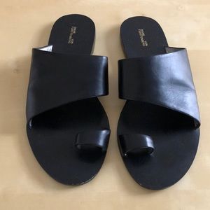 Black leather DVF sandals size 7W